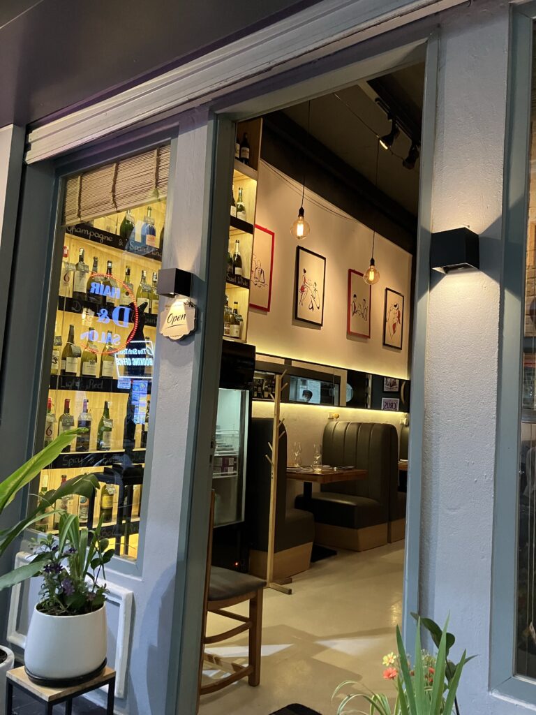 Colette French Bistro ＆ Wine Barの入り口