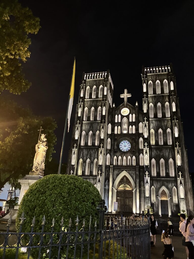 ハノイ大教会の夜景