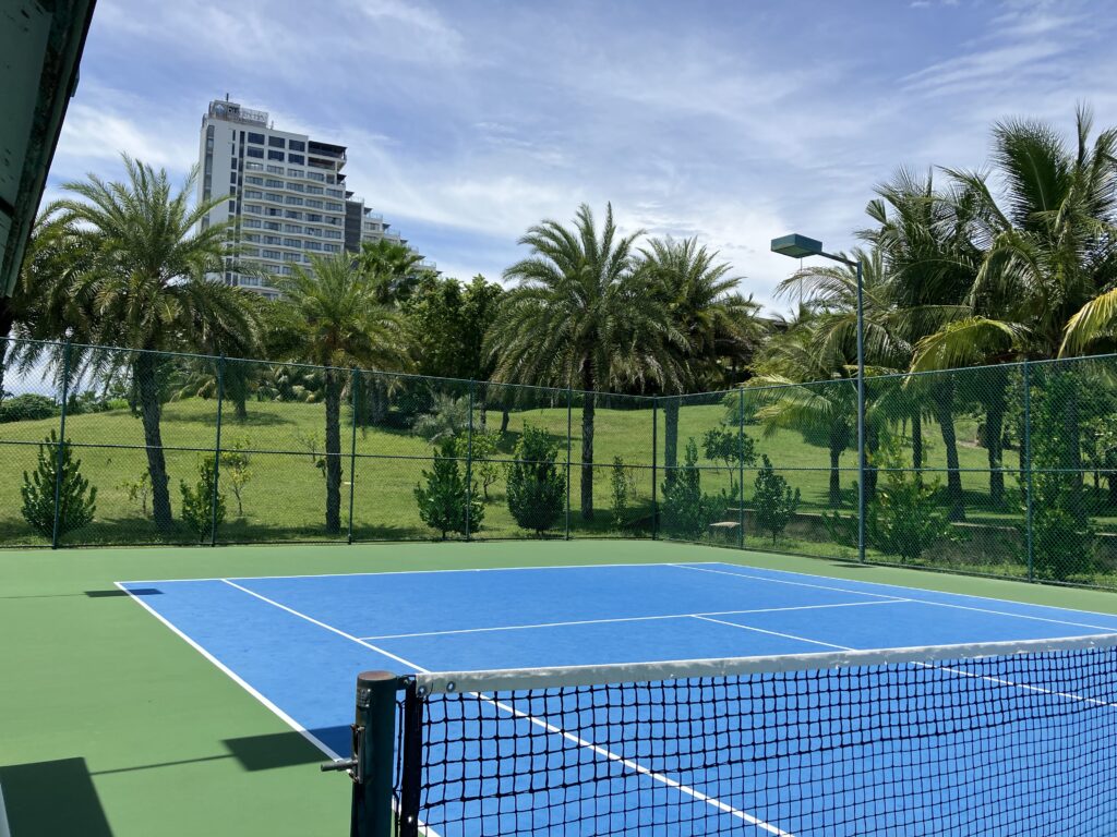 デュエンハリゾートカムランのテニスコート