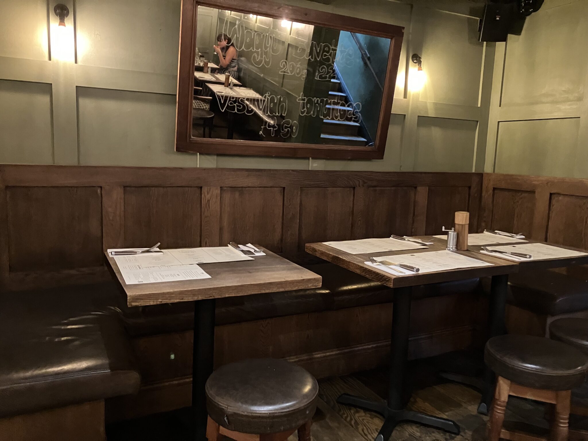 ロンドンの『FLAT IRON STEAK』 安くて美味い！人気のステーキチェーンでランチ！注文方法から店内の様子をレビューキングスクロス駅周辺【ロンドングルメ】 Er.たまりんの旅ログ