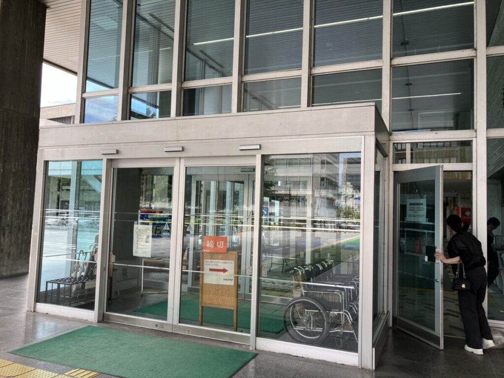 長野県庁入り口