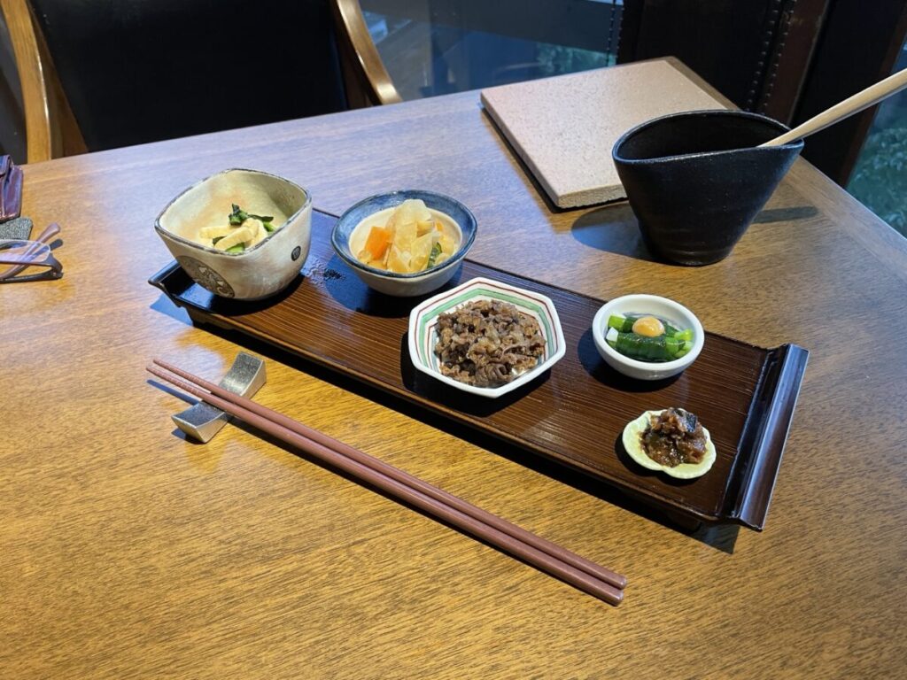 朝食
