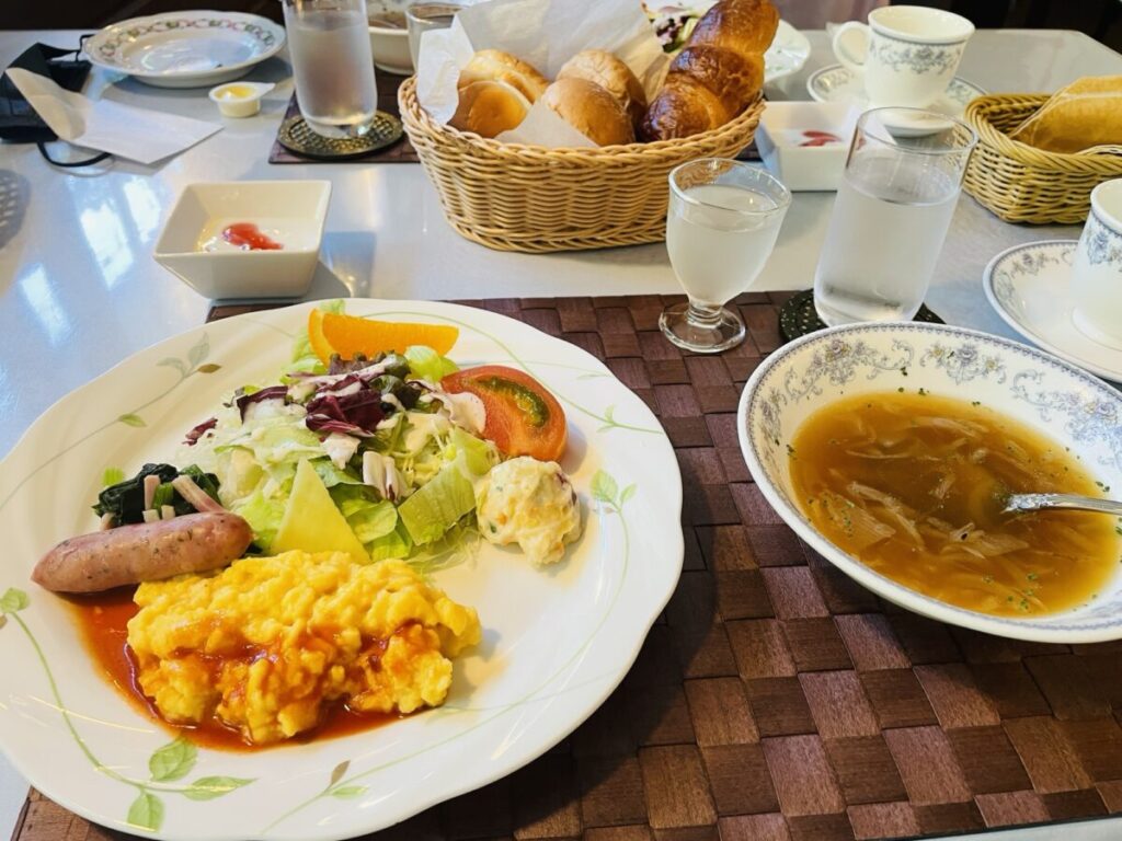 朝食